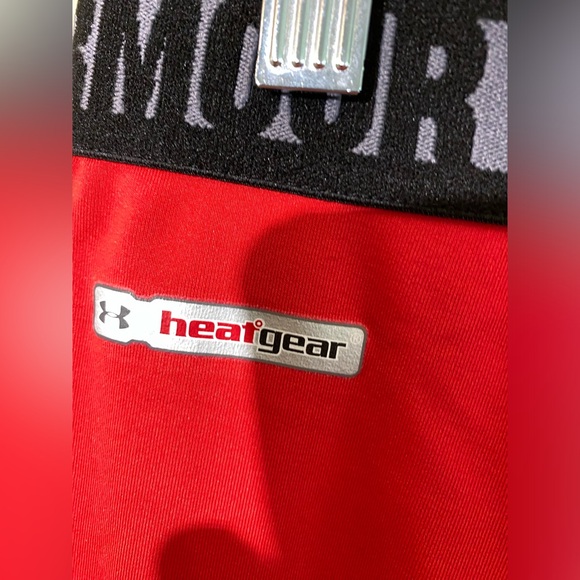 Under Armour: Red and Black HeatGear Compression Cropped Leggings - Picture 13 of 15